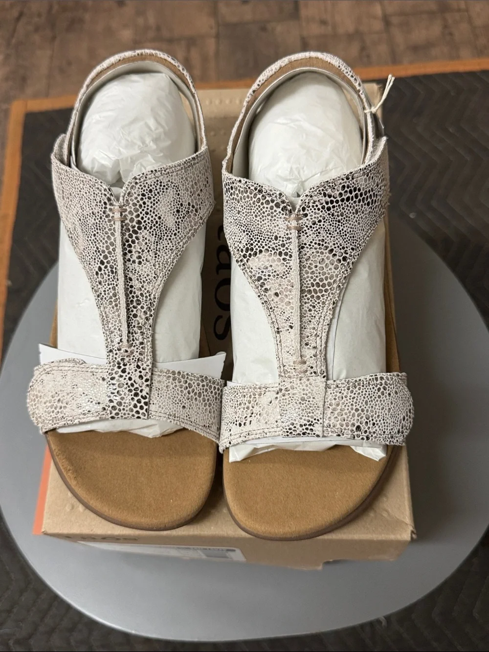 Taos (style) THE SHOW/ (color) BROWN SNAKE